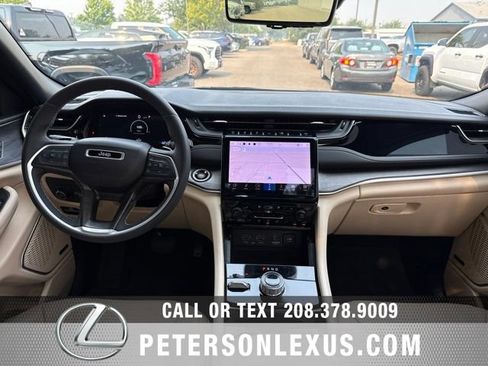 Used 2023 Jeep Grand Cherokee L Limited w/ Luxury Tech Group II AWD/4WD image 17