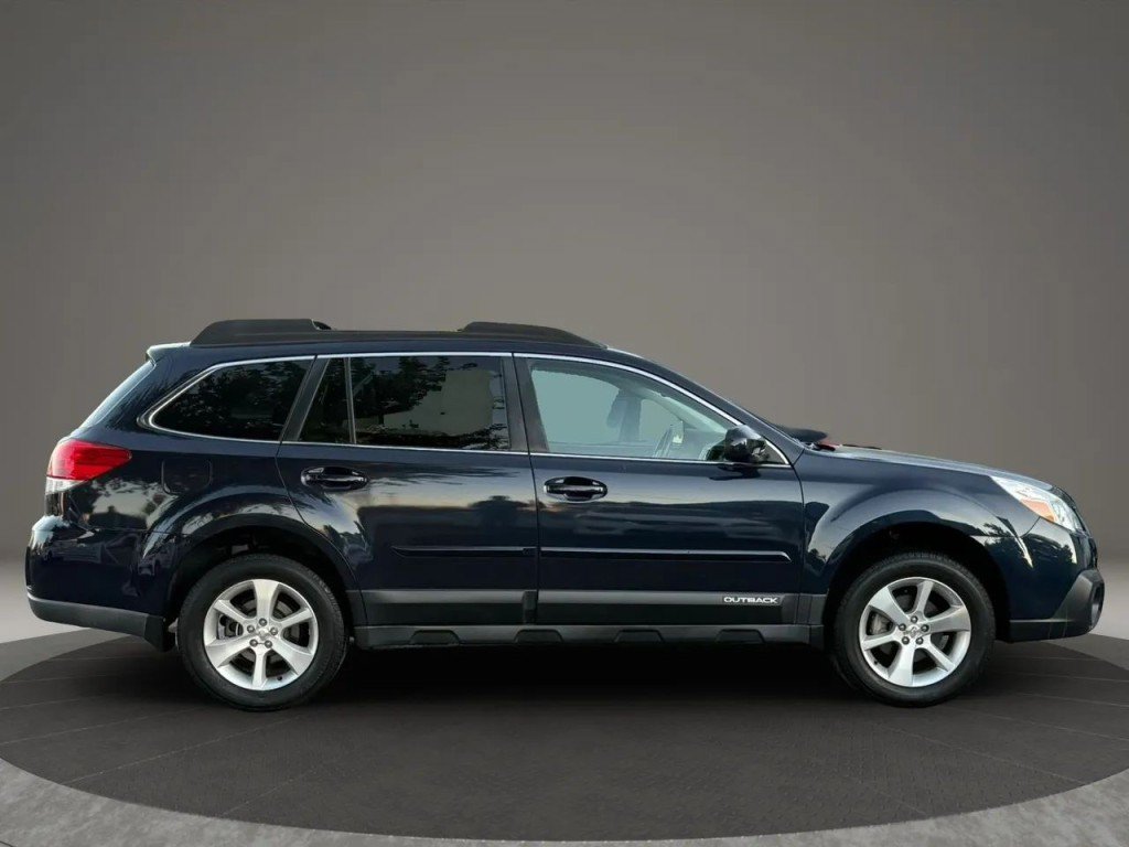 Used 2013 Subaru Outback 2.5i Limited AWD/4WD image 10