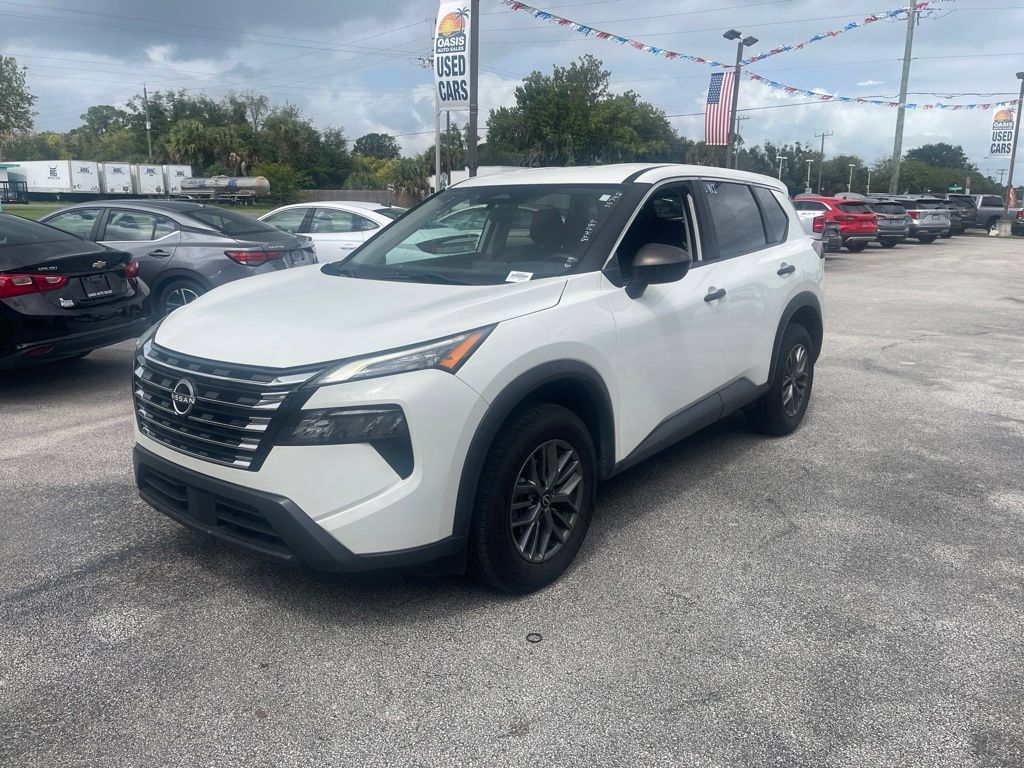 Used 2024 Nissan Rogue S FWD image 4
