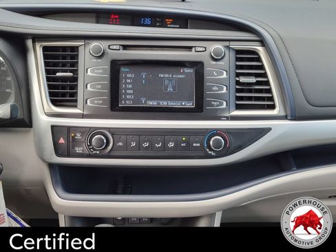 Used 2019 Toyota Highlander LE FWD image 23