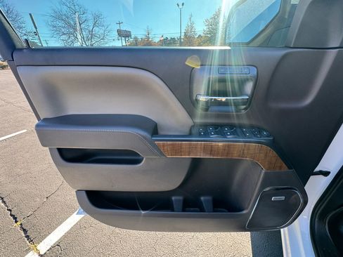 Used 2017 GMC Sierra 1500 SLT w/ SLT Premium Package image 16