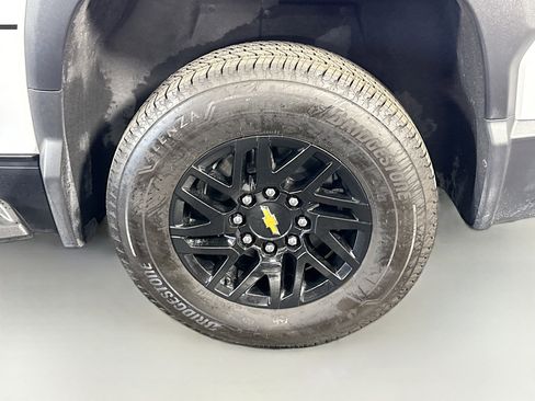 Used 2026 Chevrolet Silverado EV LT AWD/4WD image 37