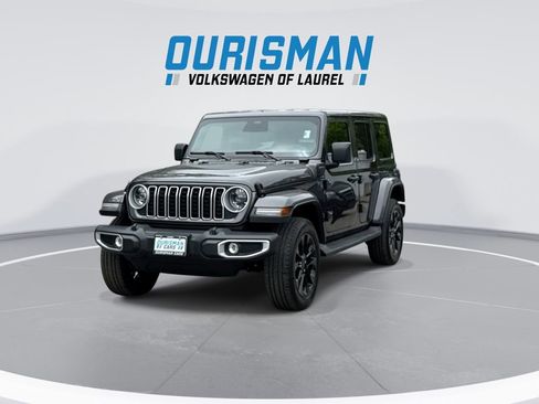 Used 2025 Jeep Wrangler Unlimited Sahara AWD/4WD image 4