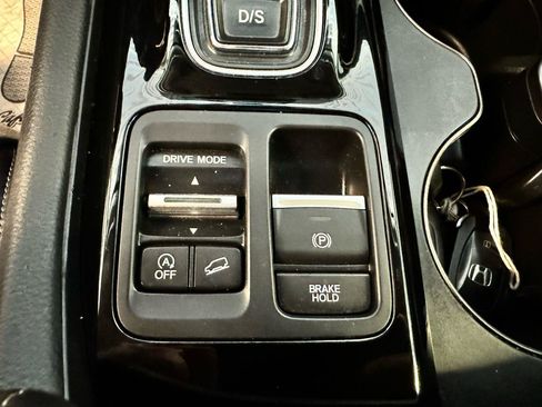 Used 2025 Honda Pilot EX-L image 18