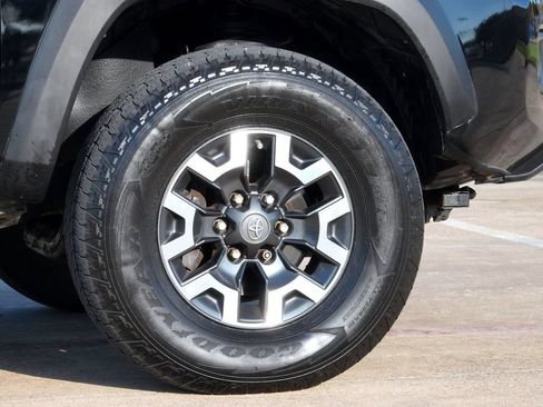 Used 2016 Toyota Tacoma TRD Off-Road AWD/4WD image 31