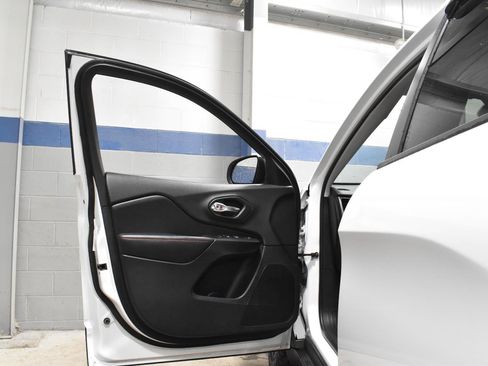 Used 2020 Jeep Cherokee Trailhawk w/ Comfort & Convenience Group image 10