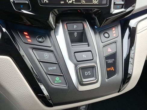 Certified 2025 Honda Odyssey Touring image 13