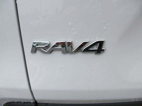 Used 2024 Toyota RAV4 LE image 8