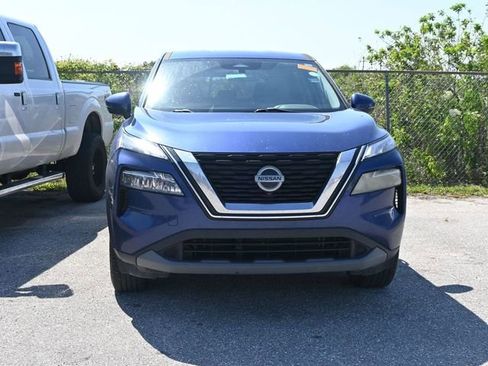 Used 2021 Nissan Rogue SV image 3