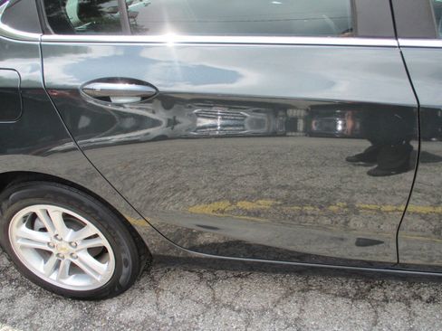Used 2018 Chevrolet Cruze LT w/ Convenience Package FWD image 20