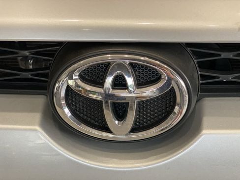 Used 2016 Toyota 4Runner SR5 AWD/4WD image 10