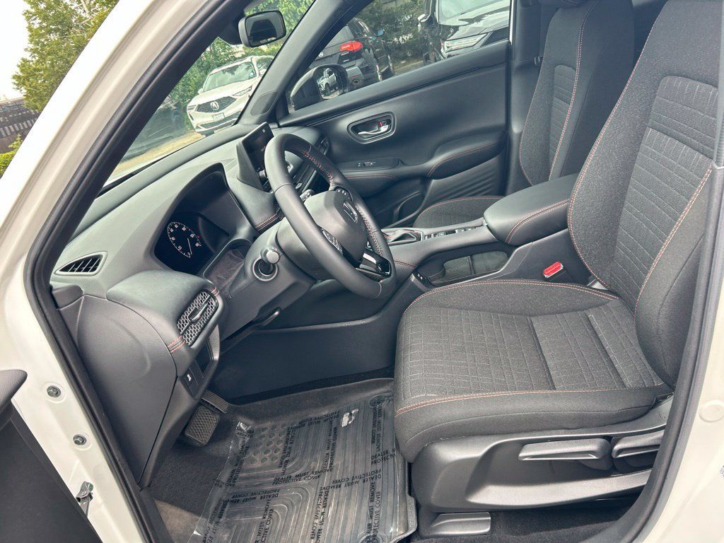 Used 2025 Honda HR-V Sport image 17