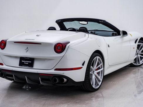 Used 2015 Ferrari California T image 13