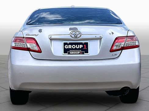 Used 2010 Toyota Camry LE image 5