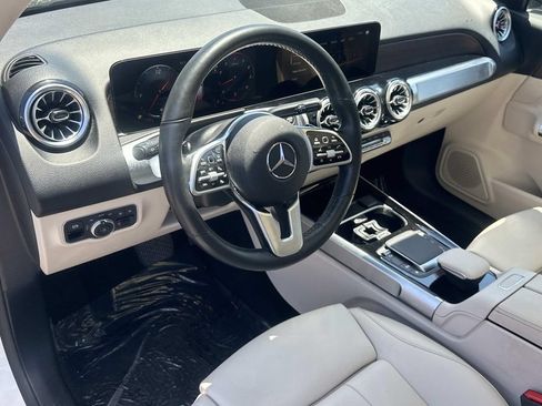 Used 2023 Mercedes-Benz GLB 250 4MATIC w/ Premium Package image 2
