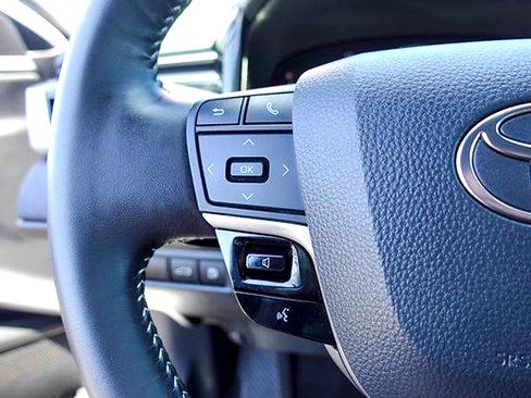 Used 2025 Toyota Camry SE w/ Convenience Package FWD image 15