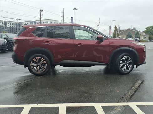 Used 2023 Nissan Rogue SV image 2