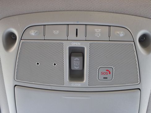 Used 2019 Nissan Rogue SL w/ Premium Package image 25