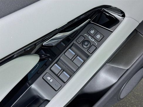 Used 2026 Land Rover Range Rover Evoque S image 20