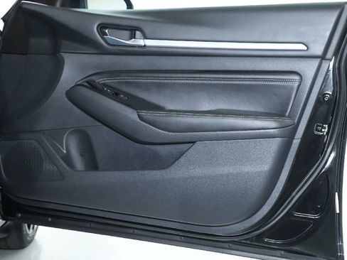 Certified 2022 Nissan Altima 2.5 Platinum image 40