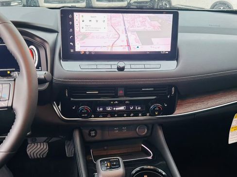 New 2026 Nissan Rogue Platinum w/ Platinum Premium Package image 24