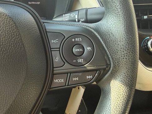 Used 2020 Toyota Corolla LE FWD image 21