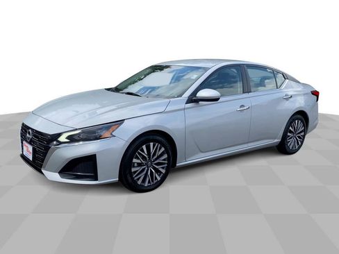 Used 2023 Nissan Altima 2.5 SV image 4