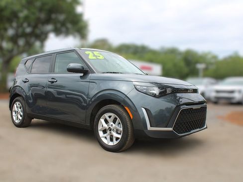 Certified 2025 Kia Soul LX w/ LX Technology Package FWD image 3