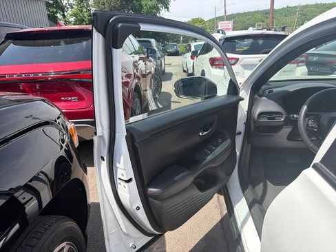 Used 2023 Honda HR-V Sport image 15