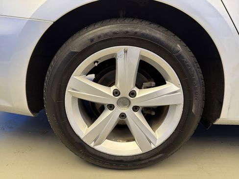 Used 2013 Volkswagen Passat 2.5 SE image 9