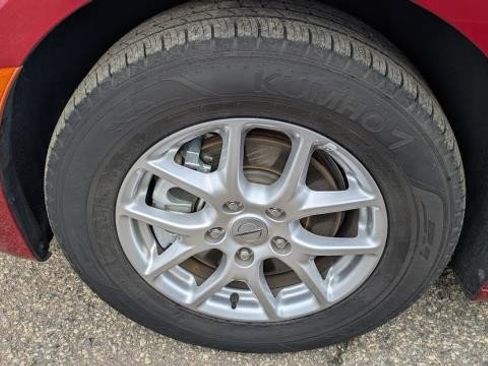 Used 2025 Chrysler Pacifica Select image 24