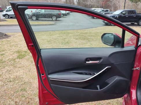 Used 2020 Toyota Corolla XLE image 11