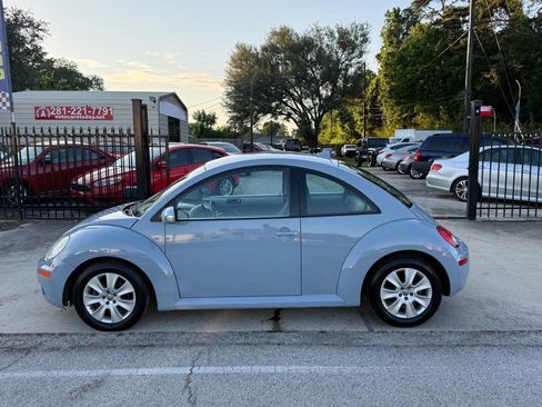 Used 2010 Volkswagen Beetle Coupe FWD image 9