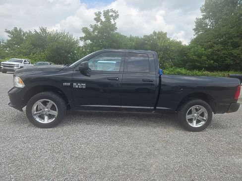 Used 2017 RAM 1500 ST AWD/4WD image 2