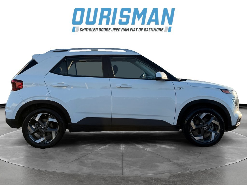 Used 2025 Hyundai Venue SEL FWD image 7