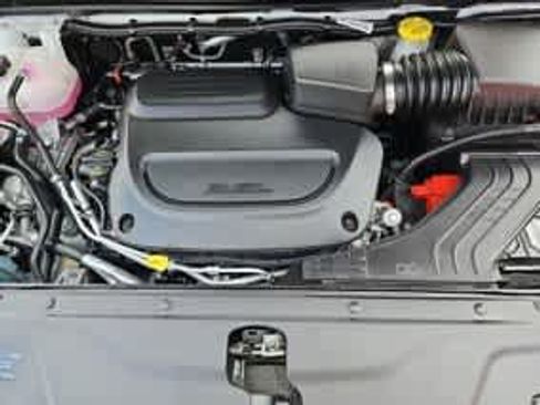 Used 2024 Chrysler Pacifica Touring-L FWD image 20