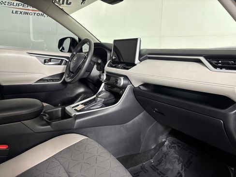 Used 2025 Toyota RAV4 XLE w/ Convenience Package FWD image 33