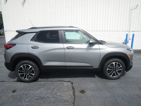 New 2026 Chevrolet TrailBlazer LT w/ Convenience Package AWD/4WD image 2