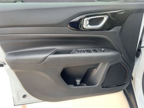 New 2026 Jeep Compass Latitude image 13