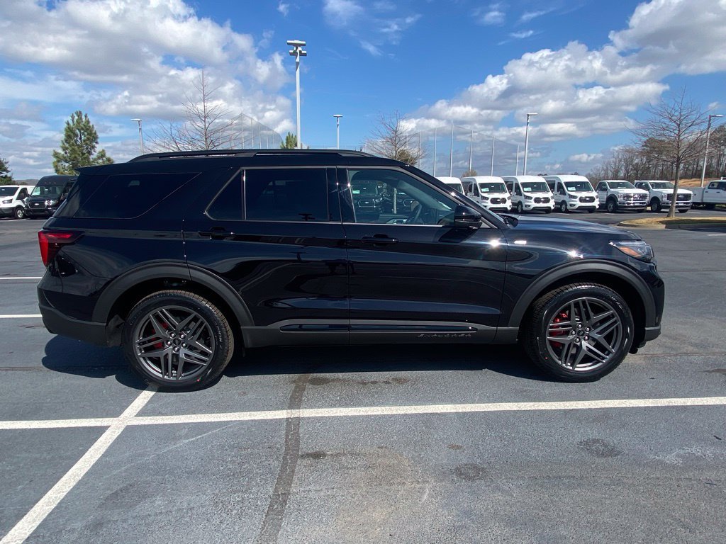New 2026 Ford Explorer ST-Line w/ ST-Line Street Pack AWD/4WD image 8
