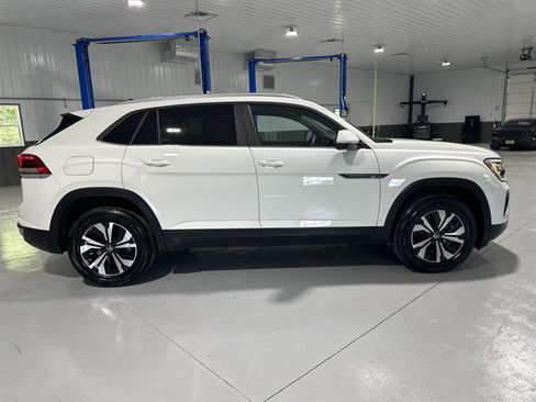 Certified 2024 Volkswagen Atlas Cross Sport SE image 8