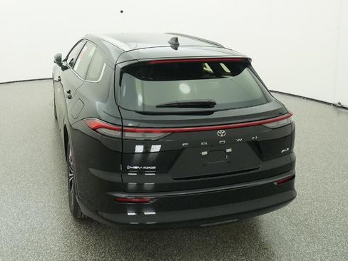 New 2025 Toyota Crown Signia image 6