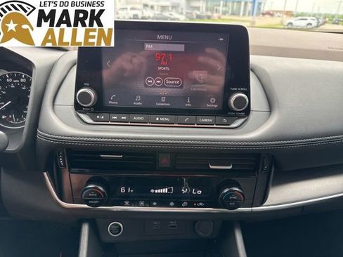 Used 2021 Nissan Rogue SV image 9