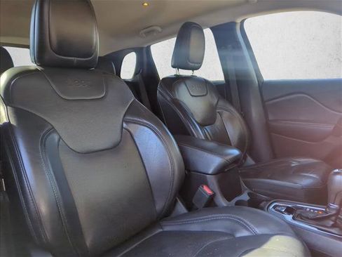 Used 2019 Jeep Cherokee Limited image 27