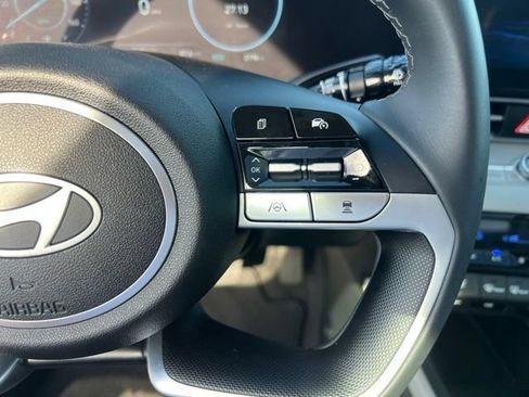 Used 2024 Hyundai Elantra Limited FWD image 15
