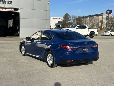 Used 2025 Toyota Camry LE image 7