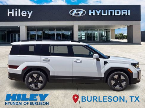 Used 2024 Hyundai Santa Fe SEL FWD image 3