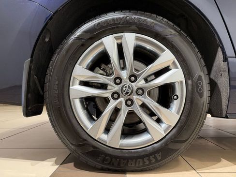 Used 2024 Toyota Sienna Limited AWD/4WD image 9