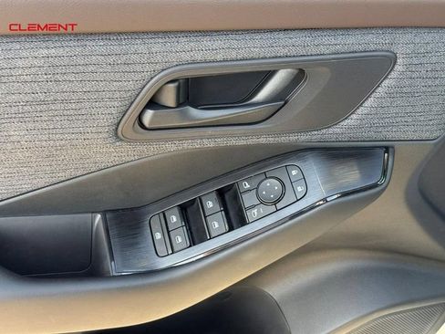 Used 2023 Nissan Rogue S AWD/4WD image 19