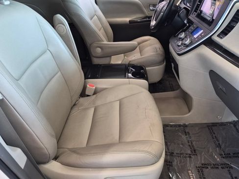 Used 2016 Toyota Sienna XLE FWD image 20